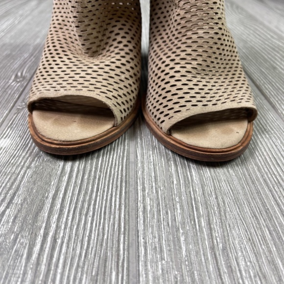 VINCE CAMUTO Leather Slip On Heeled Booties - Picture 3 of 11